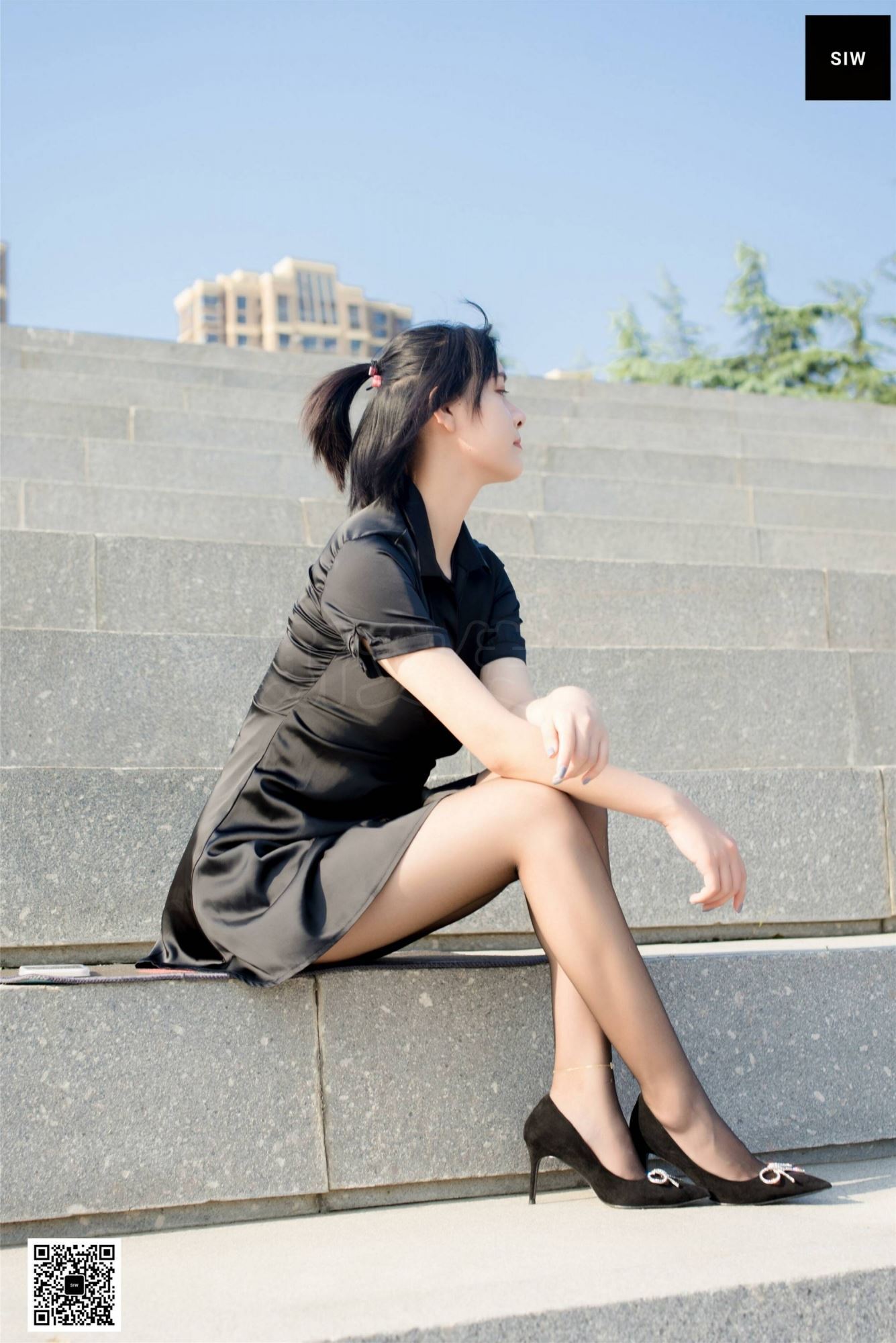 SIW斯文传媒 091 思琪 真丝修身超短低腰裙